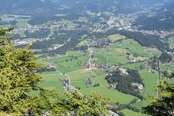 im Hintergrund Berchtesgaden