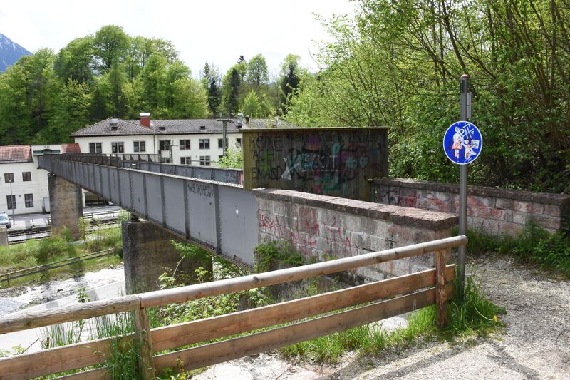 Datei:Bahnhofsteg Berchtesgaden.JPG