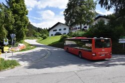 Richtung Obersalzberg; Bus fährt zur Buchenhöhe