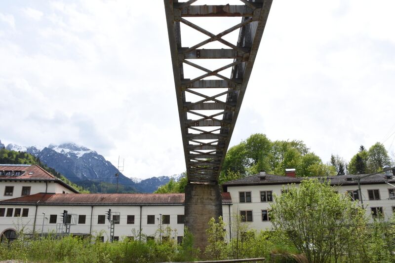 Datei:Bahnhofsteg Berchtesgaden-Bodenlos.JPG