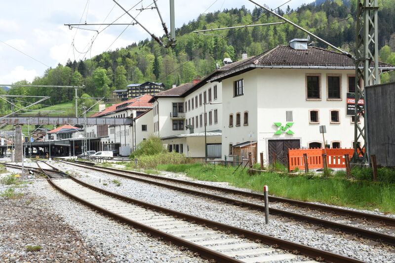 Datei:Stellwerk Berchtesgaden-Gleise.JPG