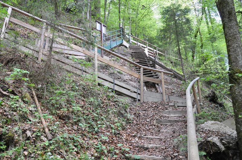 Datei:Kunterwegkogel-Wanderwegtreppe.JPG
