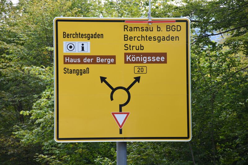 Datei:Kreisverkehr Stanggaß-Schild.JPG