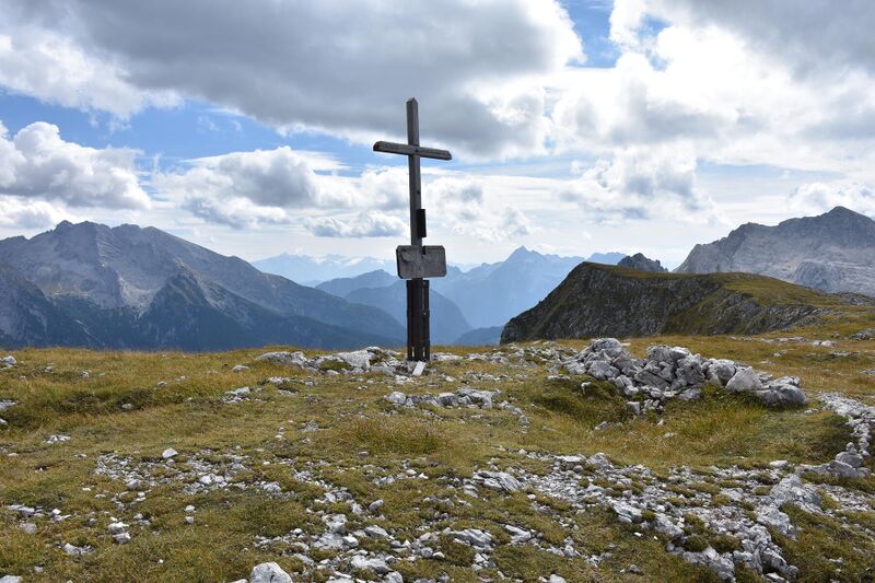 Datei:Hohes Gerstfeld-Gedenkkreuz.JPG