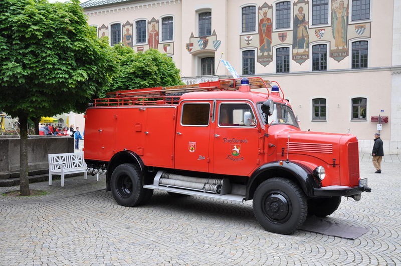 Datei:Feuerwehr Freilassing-Altes Fahrzeug.JPG
