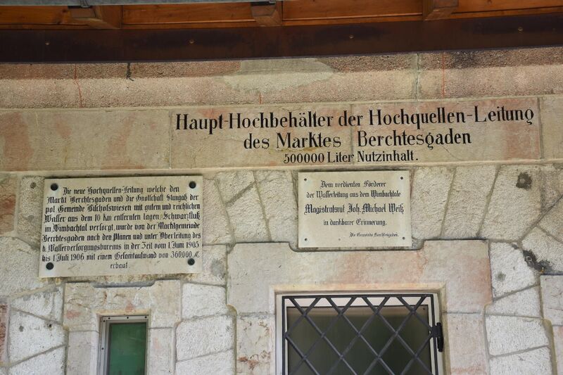 Datei:Hochbehälter Kälberstein-Inschriften1.JPG