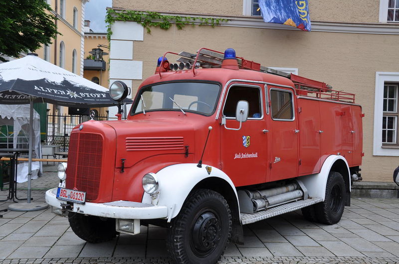 Datei:Feuerwehr Bad Reichenhall-Altes Fahrzeug.JPG