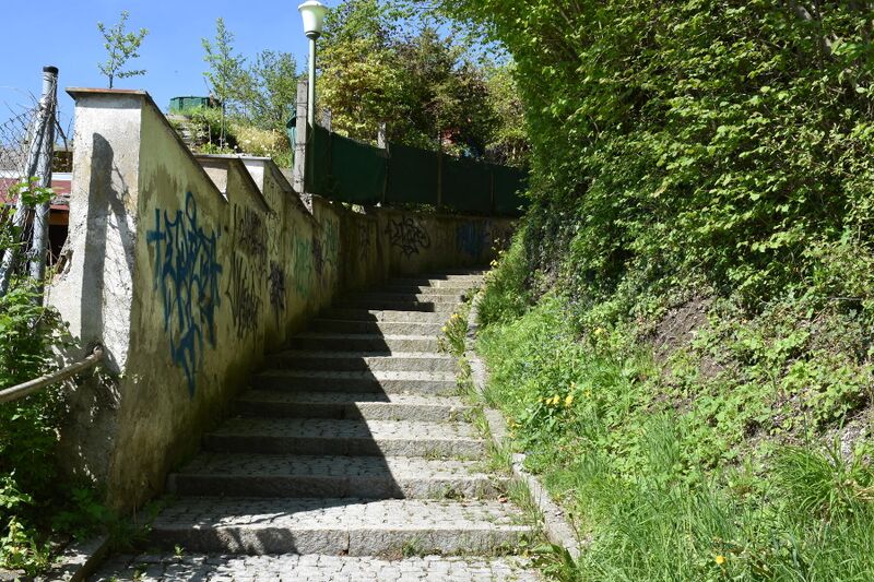 Datei:Treppe Gruttensteingasse–Pfannhauserweg Oben.JPG