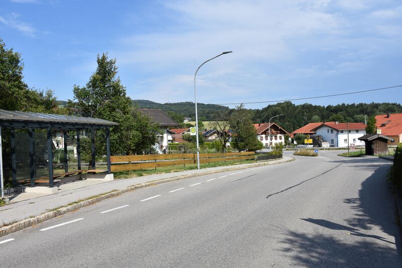 Datei:Bushaltestelle-Anger Hadermarkt.JPG