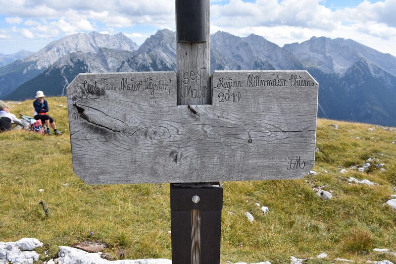 Datei:Hohes Gerstfeld-Gedenkkreuz Tafel.JPG