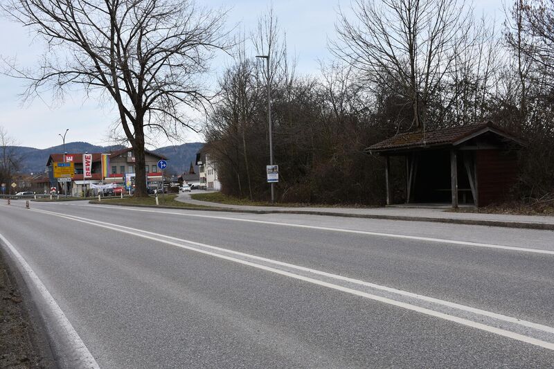 Datei:Bushaltestelle-Mauthausen Salzstraße B20-Süd.JPG