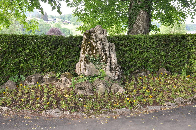 Datei:BG-Schillerallee-Denkmal.JPG