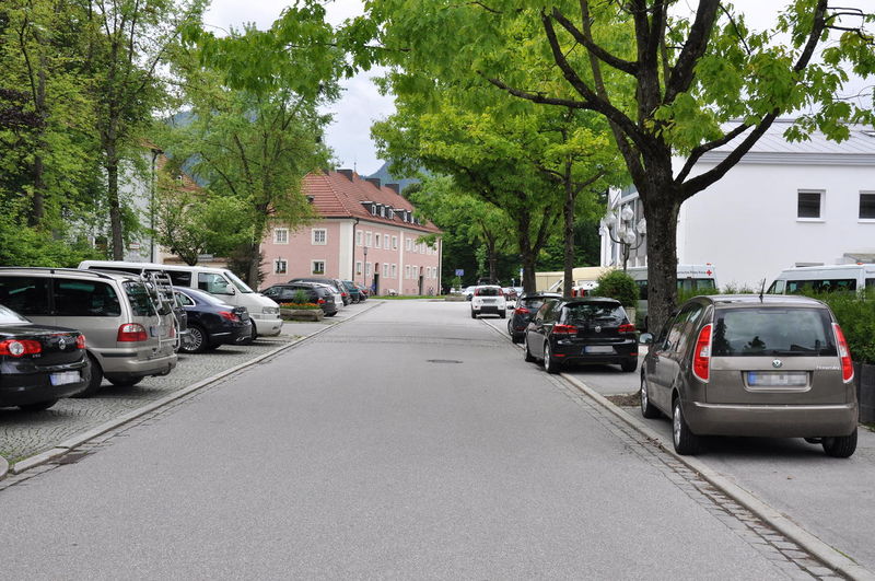 Datei:REI-Riedelstraße Parkplätze.JPG